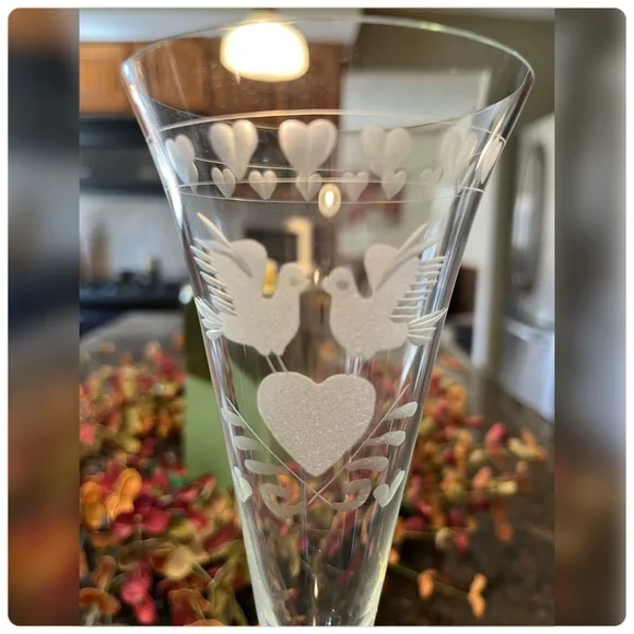 Colony-Pair of Crystal Dove Etched Champagne Glasses-Made In Romania - Picture 2 of 5